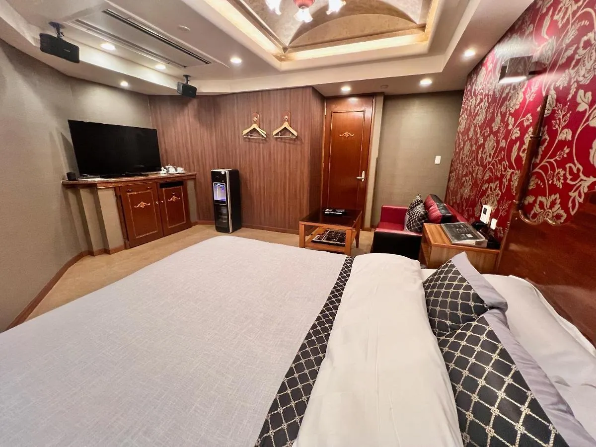 Hotel Crystal Gate Nagoya - Couple Hotel (Adults Only) 2*,