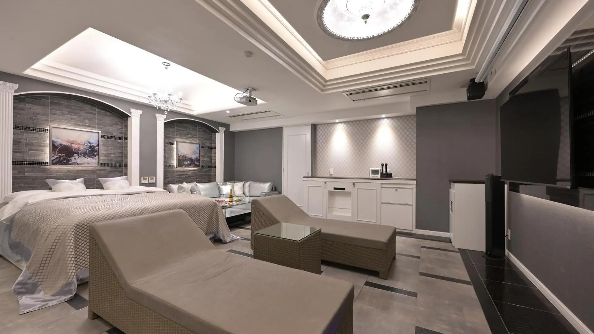 Hotel Crystal Gate Nagoya - Couple Hotel (Adults Only)